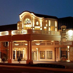 Chateau Louis Hotel&Conference Centre